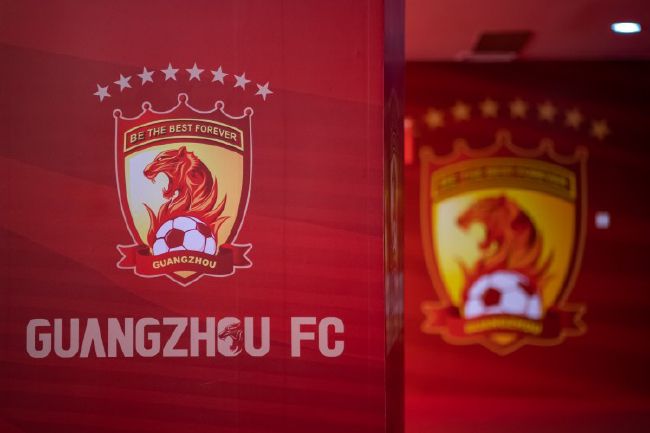 否则怎么会发生那些奇怪的现象呢?如影片《我们的装甲列车》与票房价值高的那类影片相差很远，但在全苏电影市场上销量却相当好。